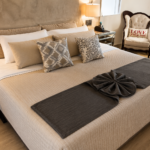 Allegra Suites, master suite con cama matrimonial