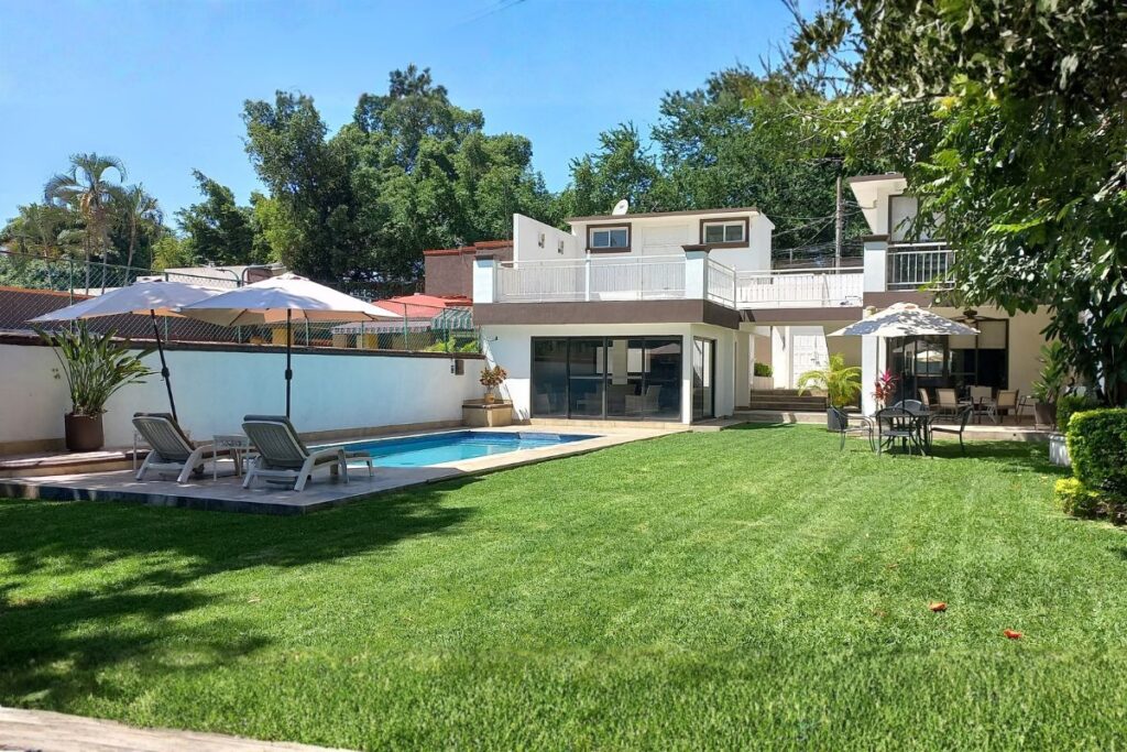 Eucalipto 26, jardín amplio de la casa en Cuernavaca