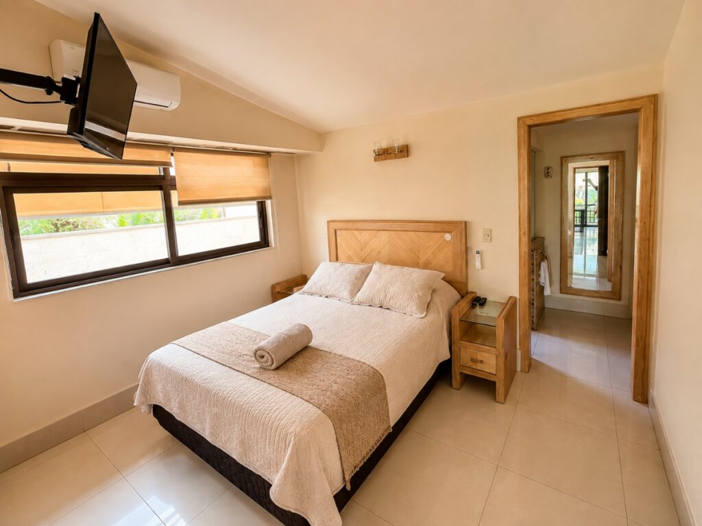 Las Fuentes 34-A, recámara 1 con cama queen