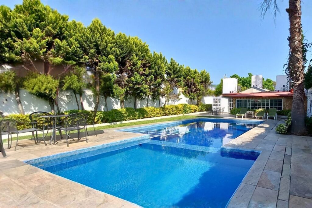Pedregal 20, alberca con chapoteadero y jardín en Cuernavaca