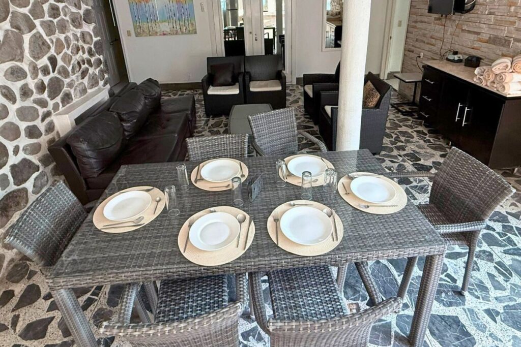 Pedregal 20, área techada y asador