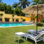 Alberca con caldera y jardín tropical en Villa las Fuentes, Cuernavaca
