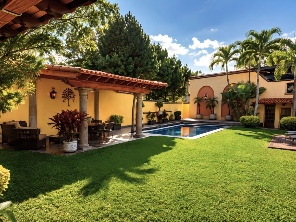 Alberca climatizada y jardín de Villa las Fuentes, casa de fin de semana en Cuernavaca