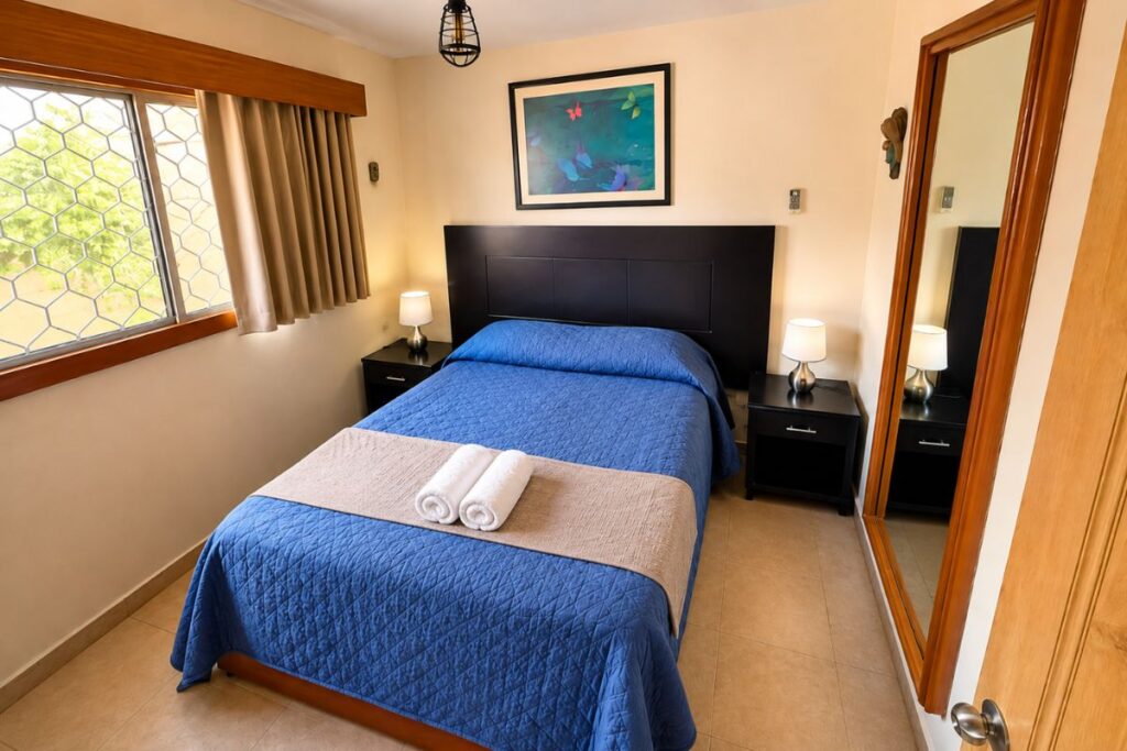 Recámara 2 con cama matrimonial en Villa las Fuentes, Cuernavaca