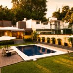 Villas Eucalipto, alberca y jardín al atardecer