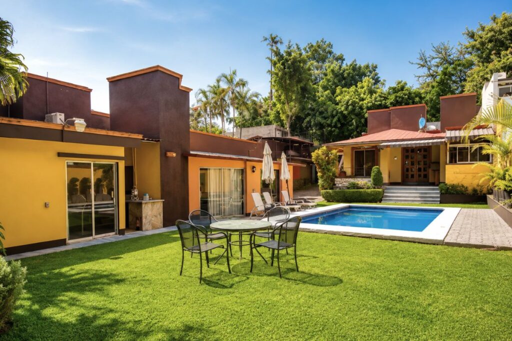 Villas Eucalipto, alberca con caldera y jardín en Cuernavaca