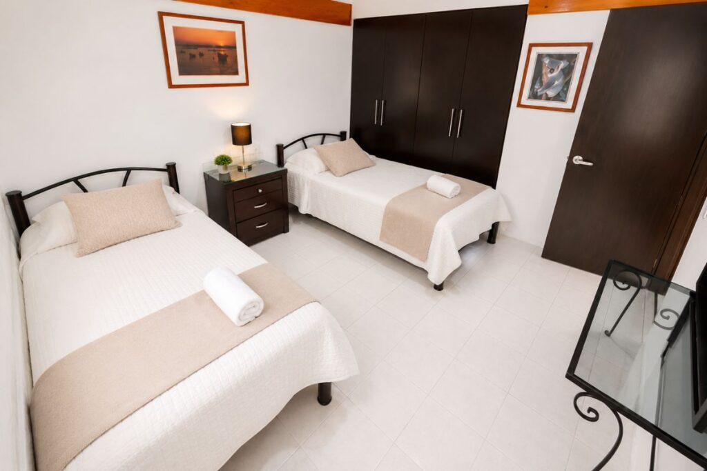 Villas Eucalipto, recámara 3 con dos camas individuales