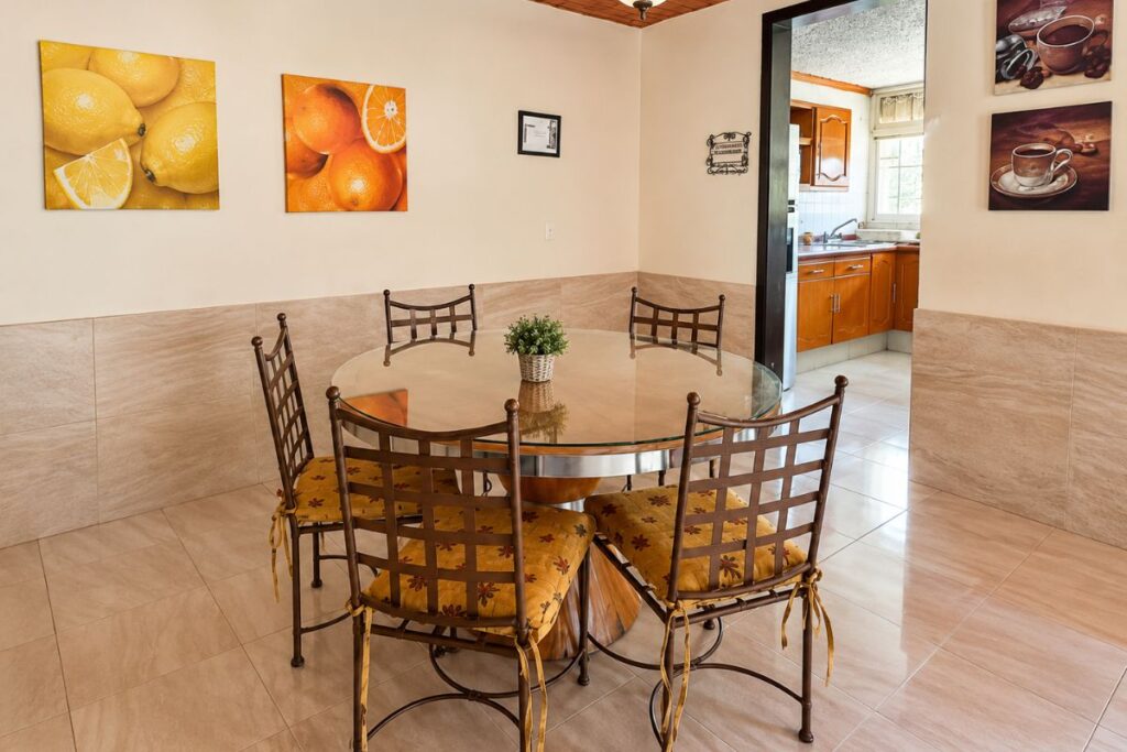 Villas Eucalipto, segunda cocina y comedor del conjunto
